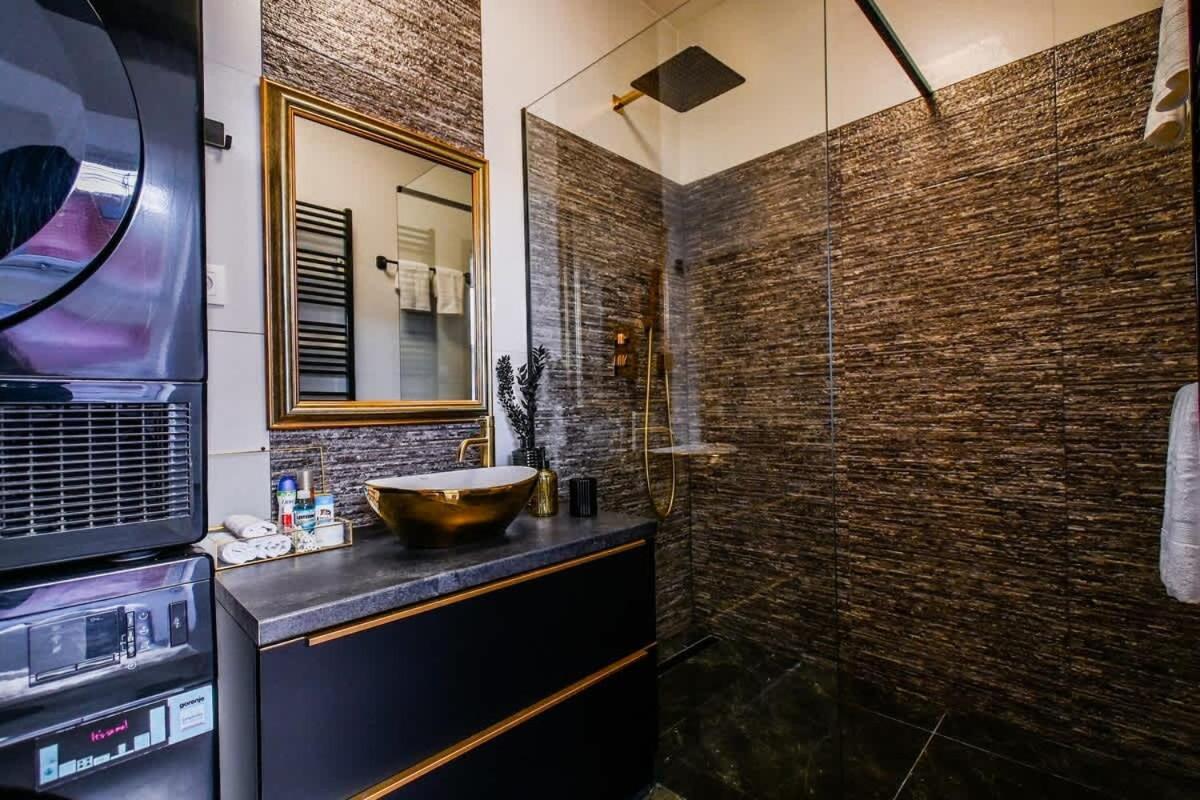 Luxury Apartment In The City Center Bratislava Exterior photo