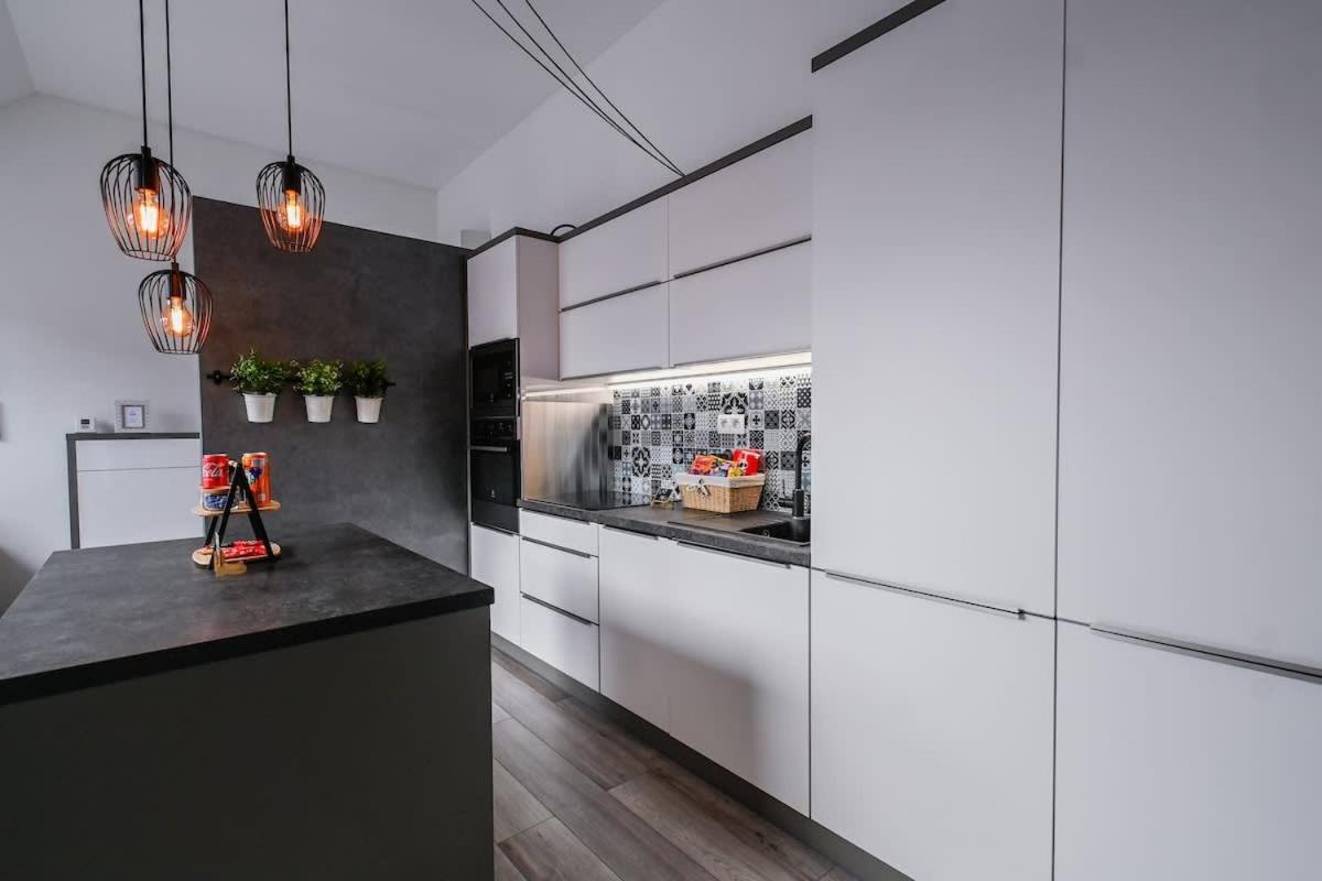 Luxury Apartment In The City Center Bratislava Exterior photo